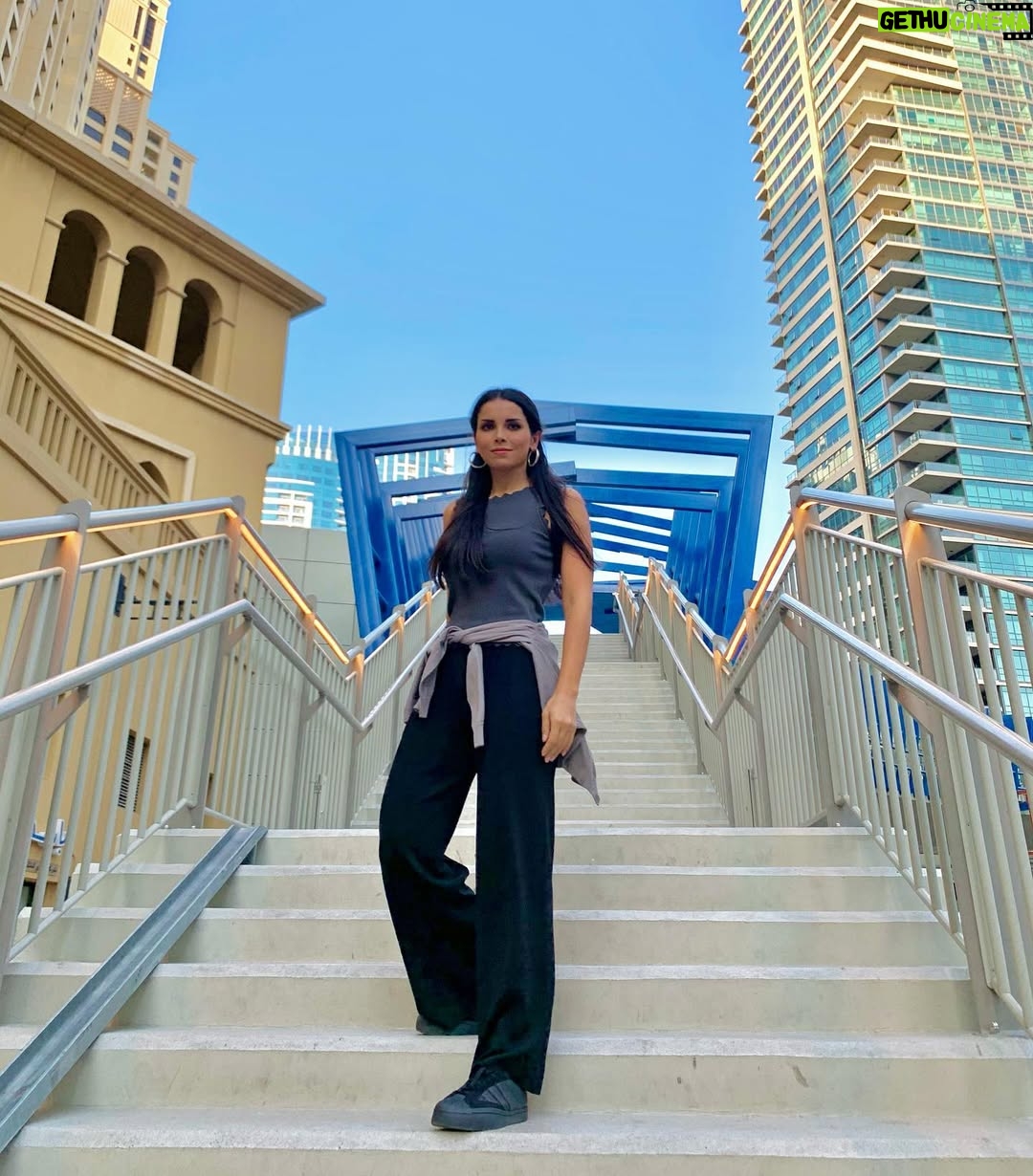 Rana El Hariri - 18.3K Likes - ملكة الدرج 👸🏻 يلي شاف الفيديوهات على قناة باسم عاليوتيوب بيعرف قصة هاللقب واذا بستاهله أو لأ 😆