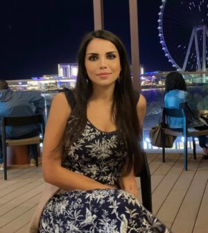 Rana El Hariri Instagram - انظر الى الناس بقلبك لا بعينيك 💙 الجمال موجود بكل انسان طالما ما اتصرف أو اتكلم بطريقة بشعة .. بتوافقوني الرأي؟