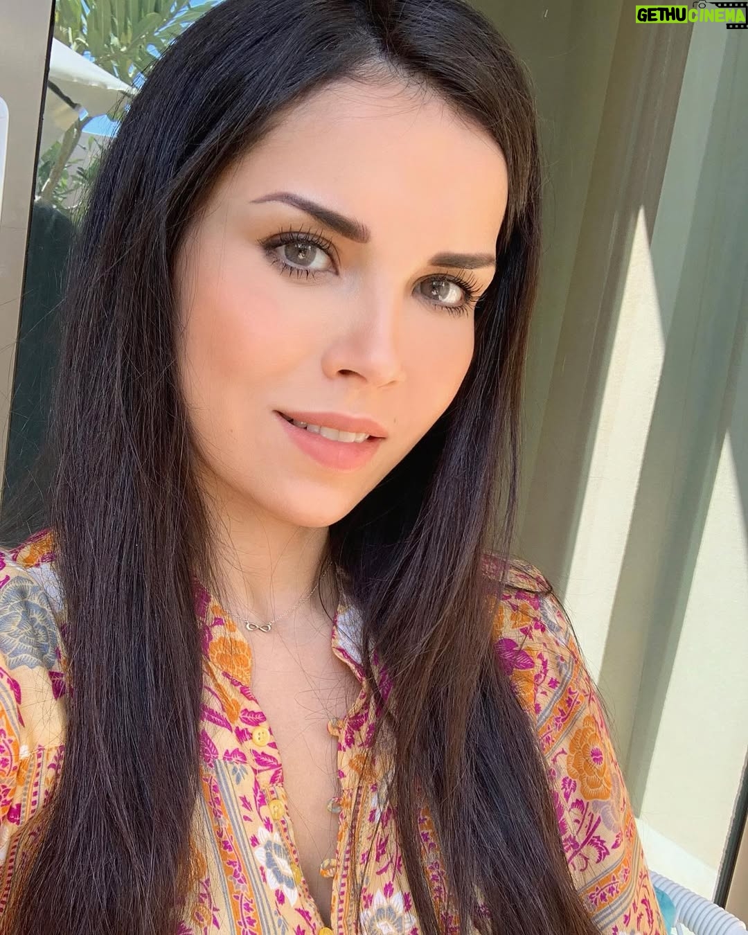 Rana El Hariri - 36.3K Likes - مين متلي متفائل بسنة ٢٠٢١؟ 🥴🤞🏻🤞🏻