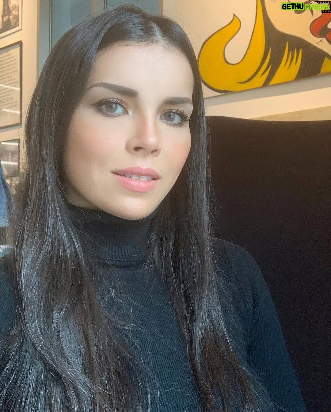 Rana El Hariri - 31.9K Likes - حكمة اليوم: "مو ضروري كل ما ننشر صورة نكتب معها قول مأثور أو حكمة."😁 #حكم #quoteoftheday