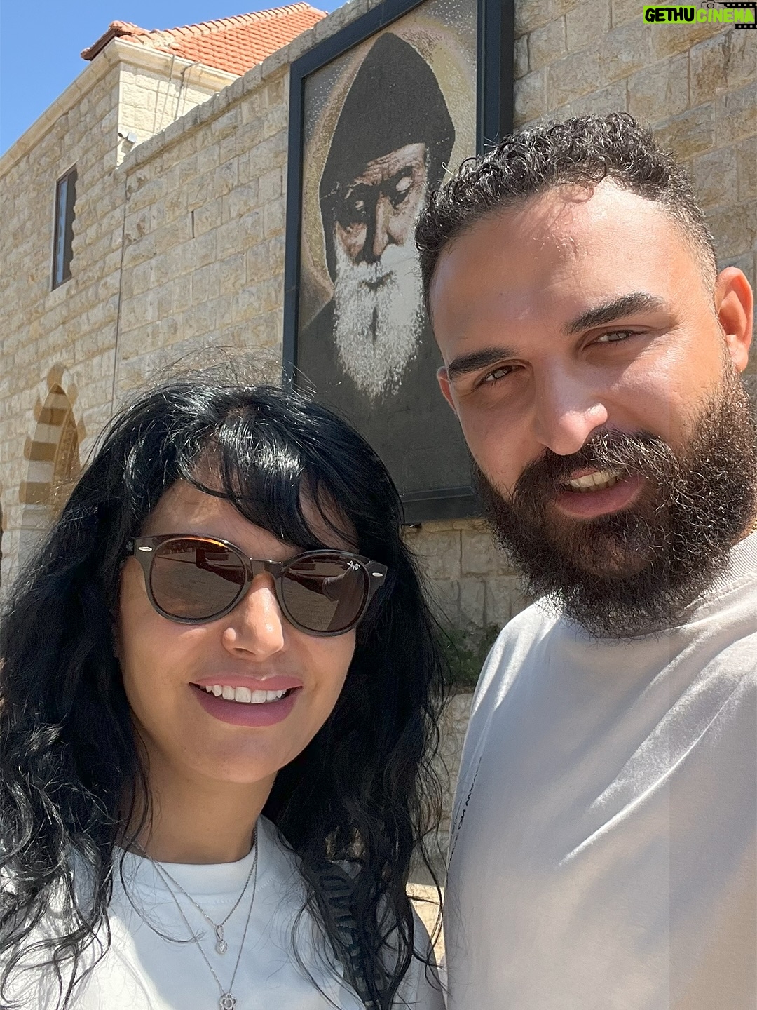 Rasha Sharbatgy - 22.9K Likes - .
بيوت الله بتبقى وحدة بكل بقاع الأرض، ولما يكون الحب والإيمان موجود بالقلب بيصير في خشوع وسعادة وإحساس بالأمان بأي مكان عبادة، لأنو الله واحد بكل الأديان وكلنا منلاقيه جوا قلبنا وبصلواتنا وبأفعالنا الإنسانية وأخلاقنا

#مار_شربل #عنايا #لبنان