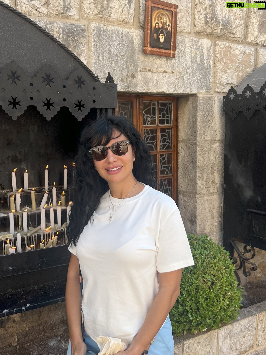 Rasha Sharbatgy - 22.9K Likes - .
بيوت الله بتبقى وحدة بكل بقاع الأرض، ولما يكون الحب والإيمان موجود بالقلب بيصير في خشوع وسعادة وإحساس بالأمان بأي مكان عبادة، لأنو الله واحد بكل الأديان وكلنا منلاقيه جوا قلبنا وبصلواتنا وبأفعالنا الإنسانية وأخلاقنا

#مار_شربل #عنايا #لبنان