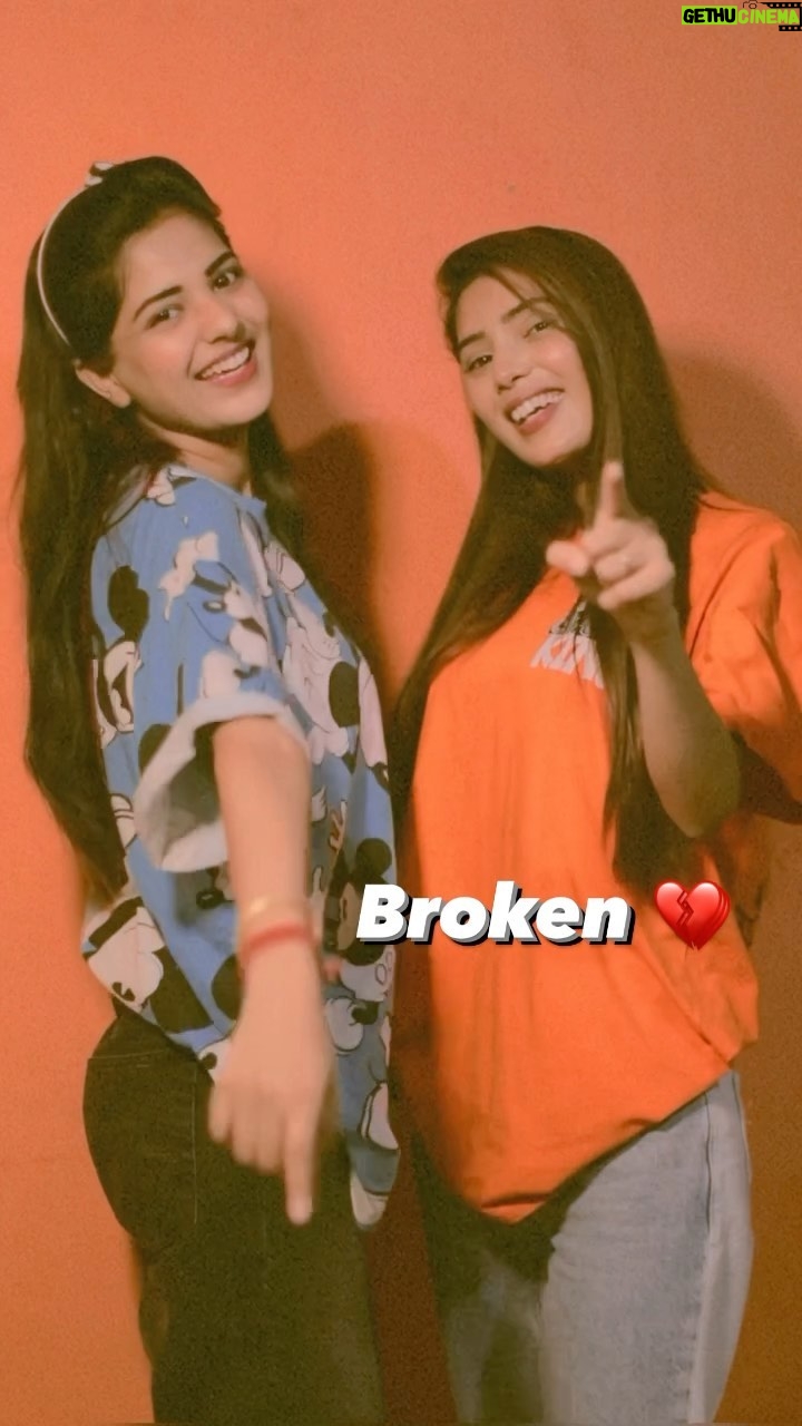 Rashi Khairwar - 41.6K Likes - Comment only if uh loved some1 badly and now u r broken 💔