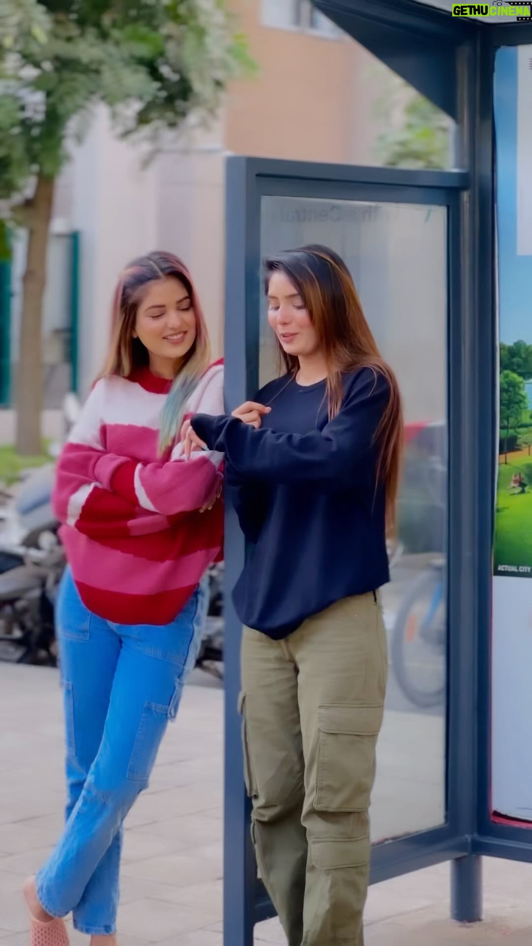 Rashi Khairwar - 81.9K Likes - Aapko kiska intazar h boyfriend ya husband ? #rashikhairwar