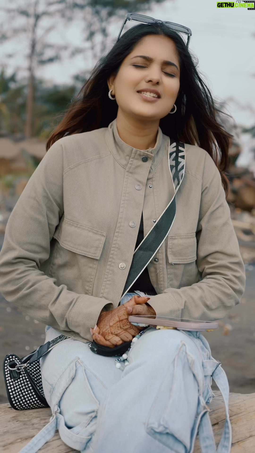 Rashi Khairwar - 91K Likes - Jhooth bolke kisi ka bharosa todna,sirf dil nahi, poori insaaniyat tod deta hai…  #SachAurJhooth #DilSeBaat #BharosaMatTodo #TootaDil #TrueWords #BrokenTrust #EmotionalVibes #InstaQuote #RealTalk #FeelingsMatter #DardBhariBaat