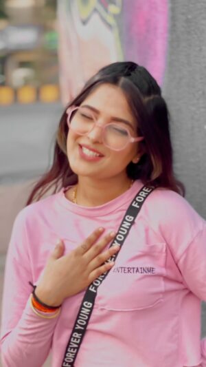 Rashi Khairwar Instagram - Kya tere sare ansu mere hoskte hain🥺🥰..
.
.
.
.
#explorepage #exploremore #trending #trendingreels #trendingsongs #rashikhairwar #love #lovestatus #instagram ..