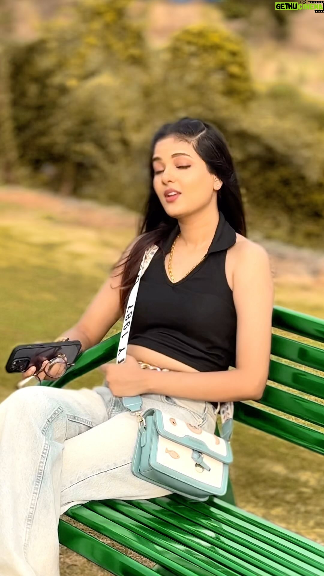 Rashi Khairwar - 46.4K Likes - kisi ki aadat naa lage💔