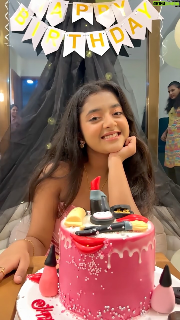 Rashi Shinde - 133K Likes - My Birthday 🎂 Celebration 🎉 🎈

#rashishinde #reels #explore #trendingreels #birthday #reelsinstagram