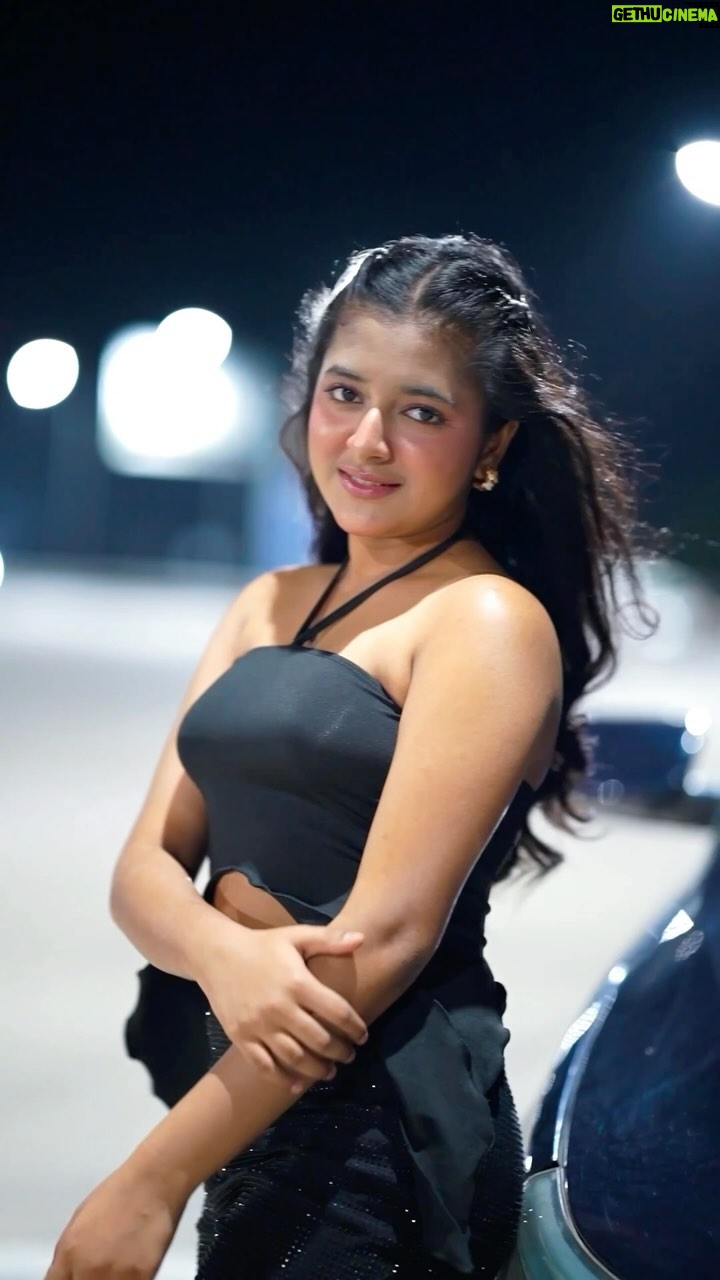 Rashi Shinde - 242.7K Likes - Sajni re ✨🖤 

#rashishinde #treandingreels #foryou #reelsinstagram #reels