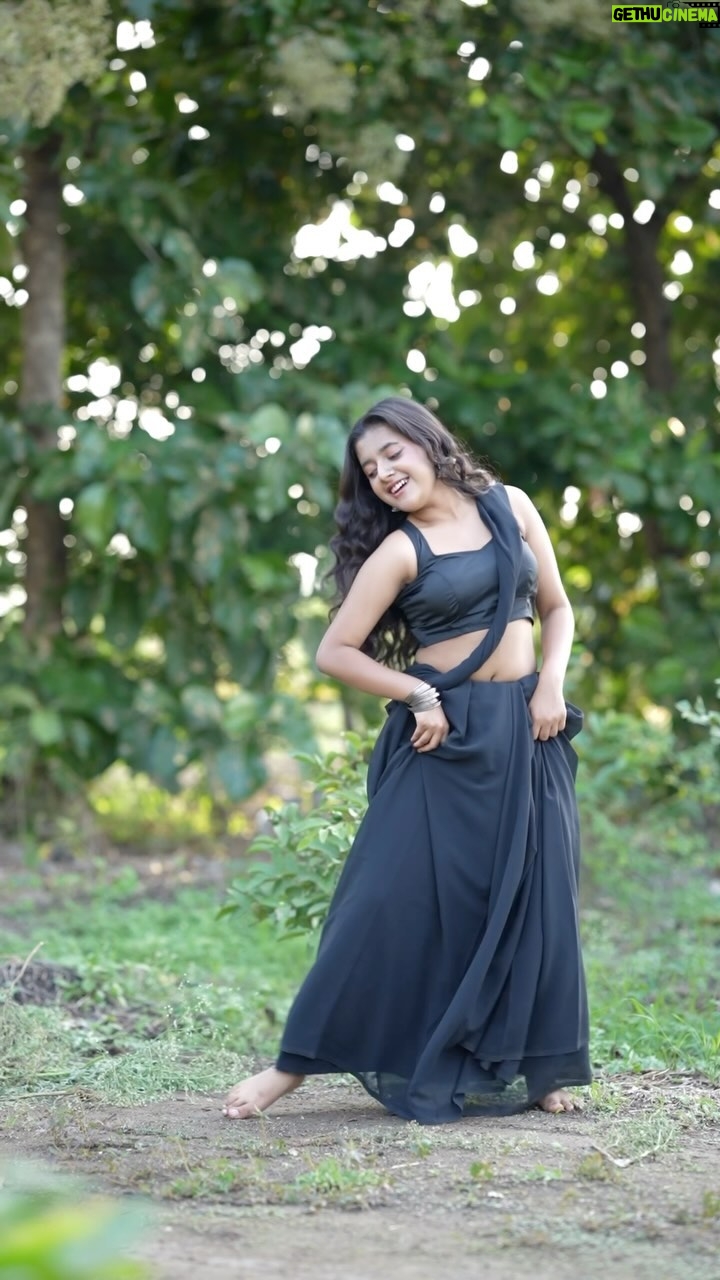 Rashi Shinde - 182.6K Likes - Chuttamalle 🔥

#chuttamalle #dheeredheere #devara