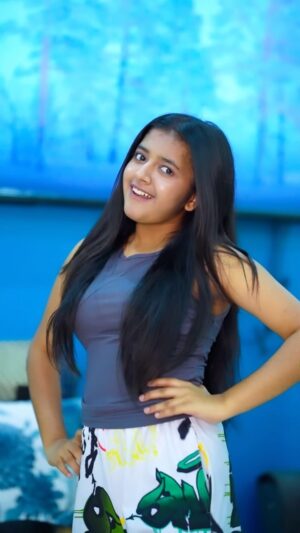 Rashi Shinde Instagram - Trending š¤
#rashishinde #trendingreels #reelitfeelit #reelkarofeelkaro #reels #transition