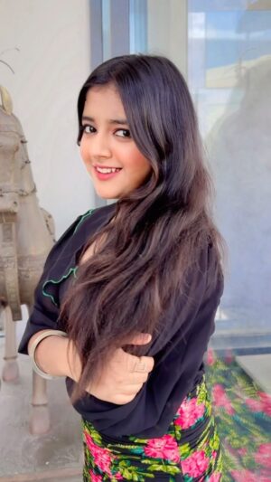Rashi Shinde Instagram - ā¤ļøJeena Sirf Mere Liye
.
#rashishinde #reelsinstagram #reelkarofeelkaro #reels #reelitfeelit