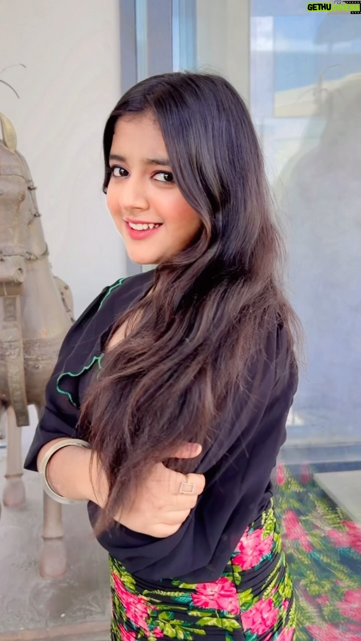 Rashi Shinde - 131.8K Likes - ❤️Jeena Sirf Mere Liye 
.
#rashishinde #reelsinstagram #reelkarofeelkaro #reels #reelitfeelit