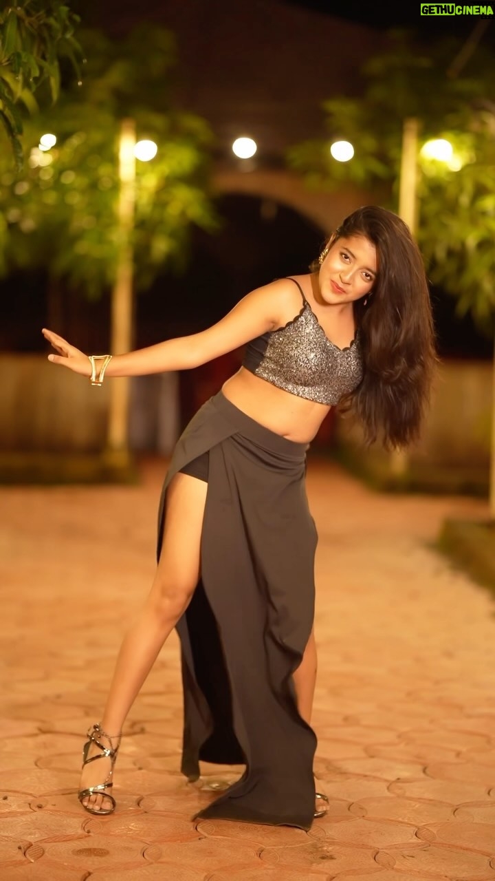 Rashi Shinde - 456.7K Likes - Aaj Ki Raat 🔥

#rashishinde #reels #stree2 
#aajkiraat #explore