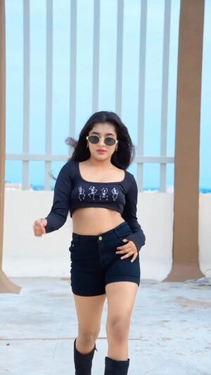 Rashi Shinde Instagram - Tere piche firdani!š«ā¤ļø
#rashishinde #foryou #explore #trendingreels #reels