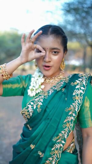 Rashi Shinde Instagram - š„Angaaron ka Ambar Saš„
@rashmika_mandanna
#rashishinde #pushpa2 #angaaron #trendingreels #explore #rashmikamandanna #alluarjun #alluarjunonline #pushpa2therule