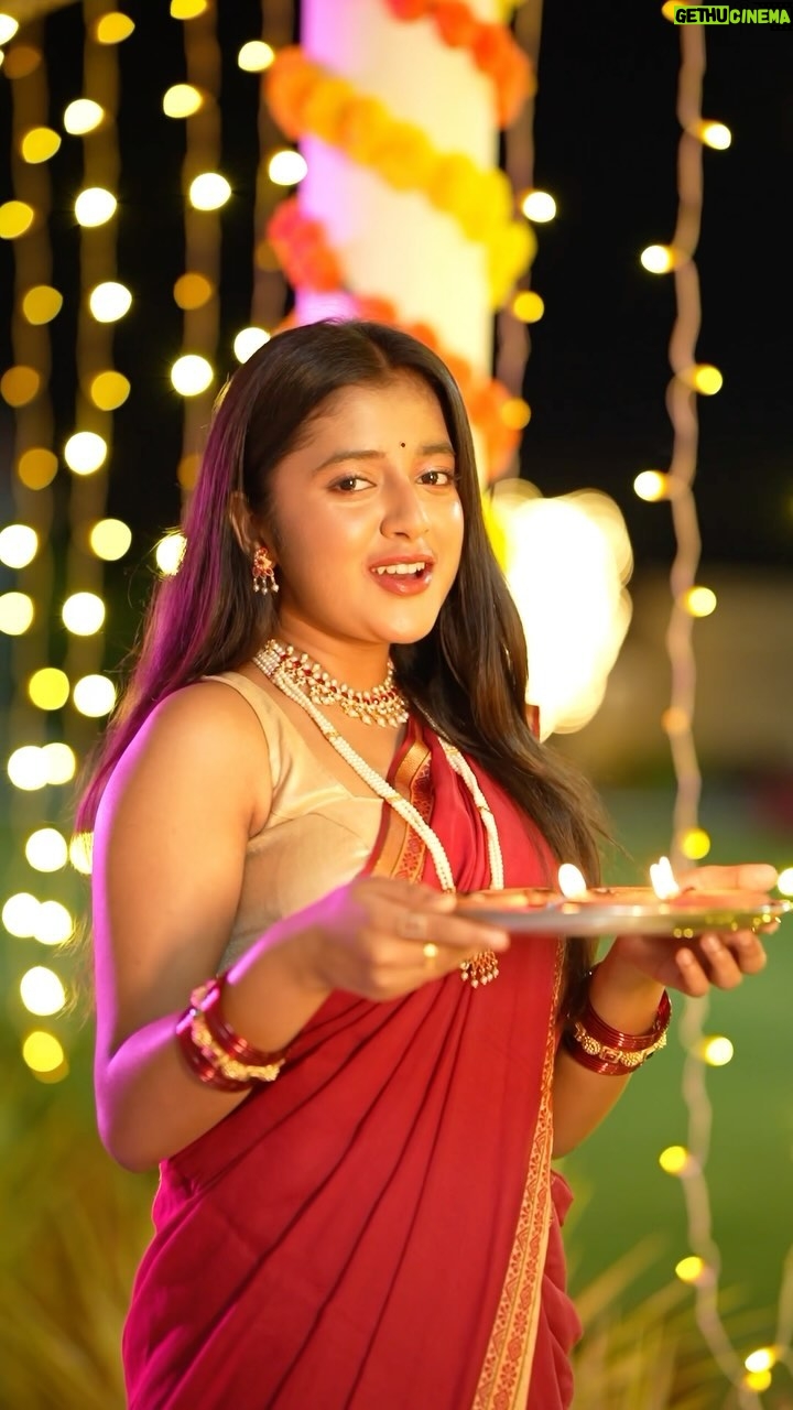 Rashi Shinde - 243.7K Likes - Happy Diwali 🪔 

Location @jijau_resort 
#rashishinde #trendingreels #reels #happydiwali #explore #reelitfeelit #trending
