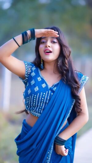 Rashi Shinde Instagram - Dil Ye š¤
#rashishinde #reels #reelkarofeelkaro #explore #instagood #trendingreels #explorepage