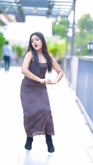 Rashi Shinde Instagram - Teri Baaton Main š„
#rashishinde #teribaatonmeinaisauljhajiya #kritisanon #trending #reels #trendingreels