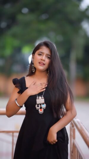 Rashi Shinde Instagram - Jhaanjhariyaā¤ļø
Outfit @kajodilifestyle
#reels #trendingreels #rashishinde #reelitfeelit #reelsinstagram