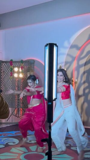 Rashi Shinde Instagram - Some! Behind the scenes of shootāØ
it was nice shooting with @saietamhankar ā¤ļø
did something really different this time hope everyone liked it #rashishinde #trending #marathi #foryou #reels #dance
