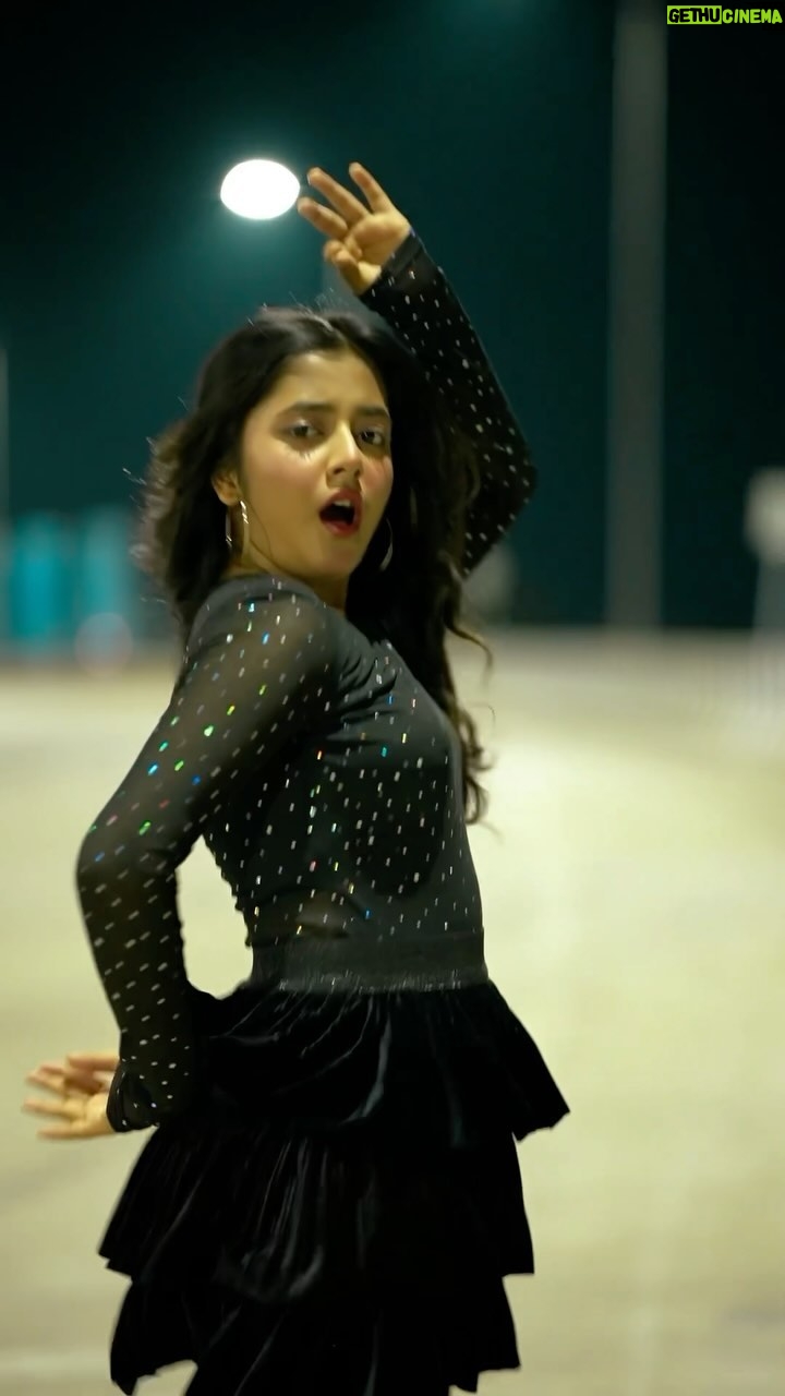 Rashi Shinde - 700K Likes - Yimmy Yimmy 🖤

#rashishinde #yimmyyimmy #tayc #shreyaghoshal #trendingreels #trending #dance #explore #reels #reelitfeelit #reelkarofeelkaro