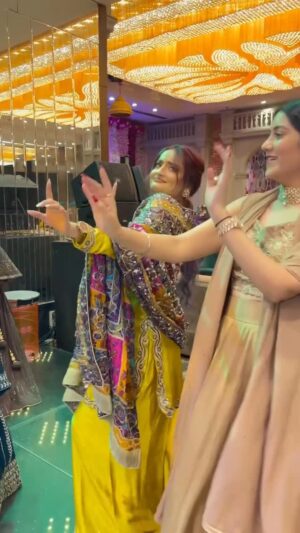 Rashika Sachdeva Instagram - #trending #viral #instagram #love #explorepage #explore #instagood #fashion #thecrackteam #photography #india #trend #instadaily #ctownvezalma #memes #music #style #trendingnow #reels #foryou