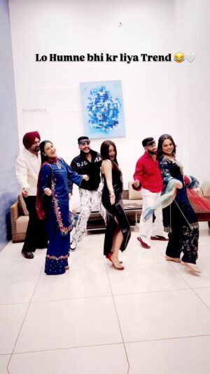 Rashika Sachdeva Instagram - 😂🤍
.
.
#trending #reelitfeelit #song #instagood #trend #herohondatrend #funnyreelsvideo #funnymemes