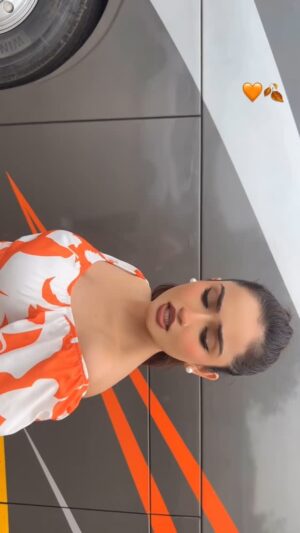 Rashika Sachdeva Instagram - 10 -12 🤭🧡