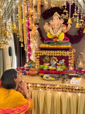 Rashmi Gupta Instagram - Ganpati Bappa morya 🙏
Day 1 ke darshan
..
#ganesh #ganeshchaturthi #ganpatibappamorya #ganpati #bappa #festival #prayer #bless #blessing #august #traditonal #rashmiguptaa09