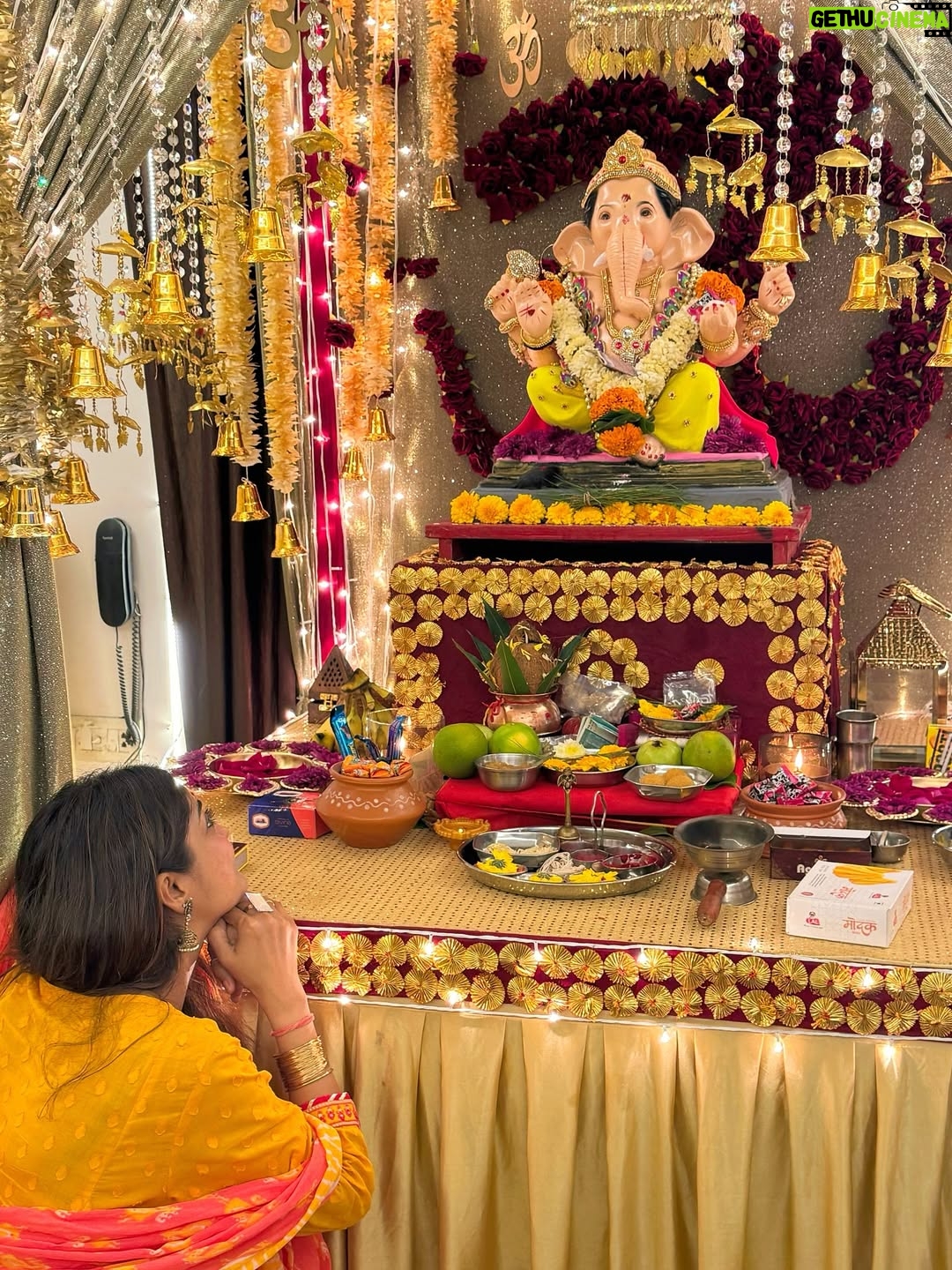 Rashmi Gupta - 3.6K Likes - Ganpati Bappa morya 🙏
Day 1 ke darshan 
..
#ganesh #ganeshchaturthi #ganpatibappamorya #ganpati #bappa #festival #prayer #bless #blessing #august #traditonal #rashmiguptaa09