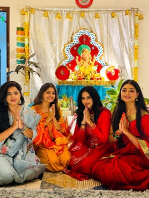 Rashmi Gupta Instagram - Ganpati Bappa morya 🙏
Day 1 ke darshan
..
#ganesh #ganeshchaturthi #ganpatibappamorya #ganpati #bappa #festival #prayer #bless #blessing #august #traditonal #rashmiguptaa09