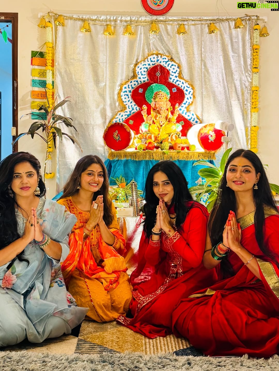 Rashmi Gupta - 3.6K Likes - Ganpati Bappa morya 🙏
Day 1 ke darshan 
..
#ganesh #ganeshchaturthi #ganpatibappamorya #ganpati #bappa #festival #prayer #bless #blessing #august #traditonal #rashmiguptaa09