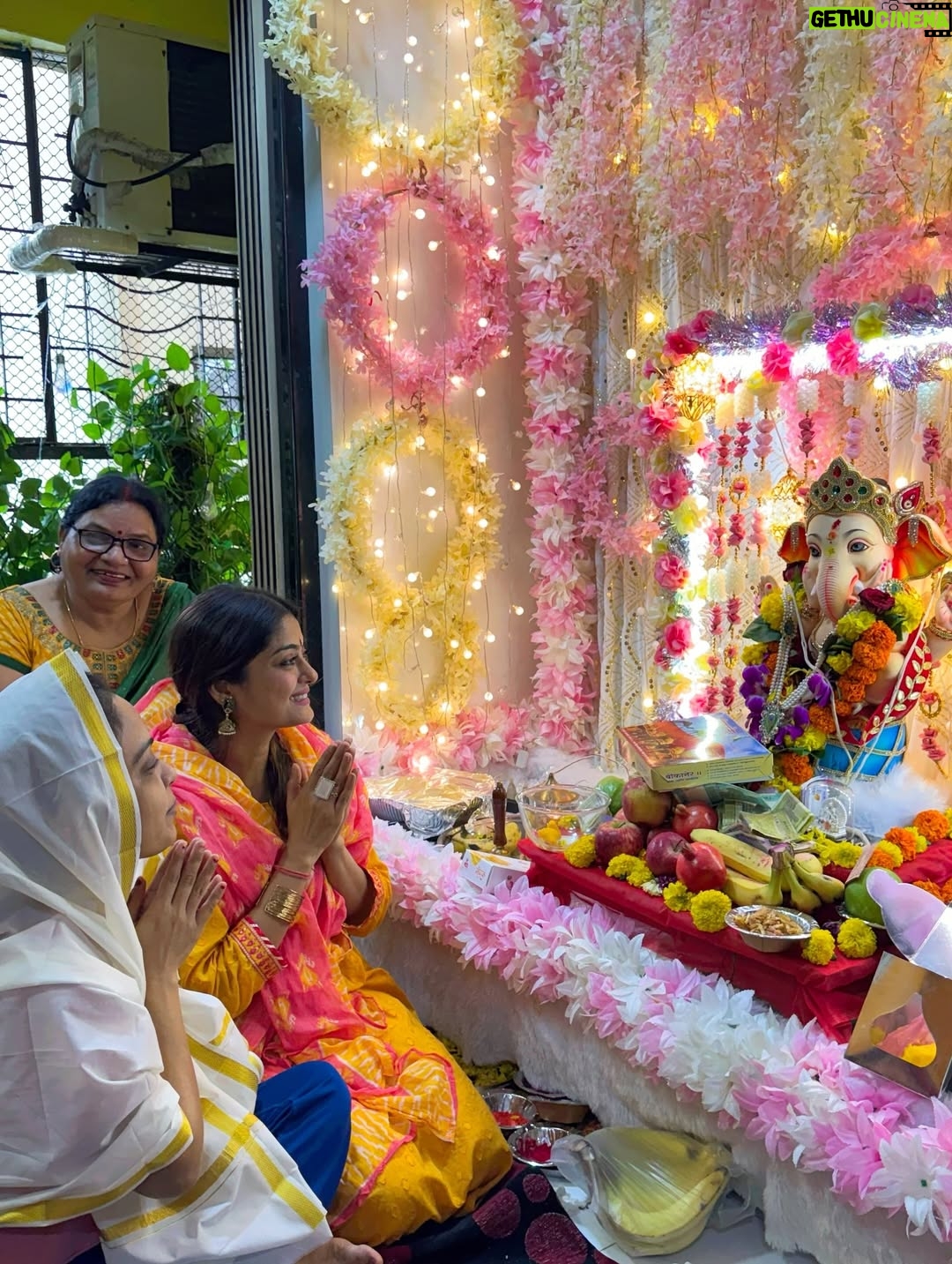 Rashmi Gupta - 3.6K Likes - Ganpati Bappa morya 🙏
Day 1 ke darshan 
..
#ganesh #ganeshchaturthi #ganpatibappamorya #ganpati #bappa #festival #prayer #bless #blessing #august #traditonal #rashmiguptaa09