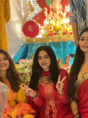 Rashmi Gupta Instagram - Ganpati Bappa morya 🙏
Day 1 ke darshan
..
#ganesh #ganeshchaturthi #ganpatibappamorya #ganpati #bappa #festival #prayer #bless #blessing #august #traditonal #rashmiguptaa09