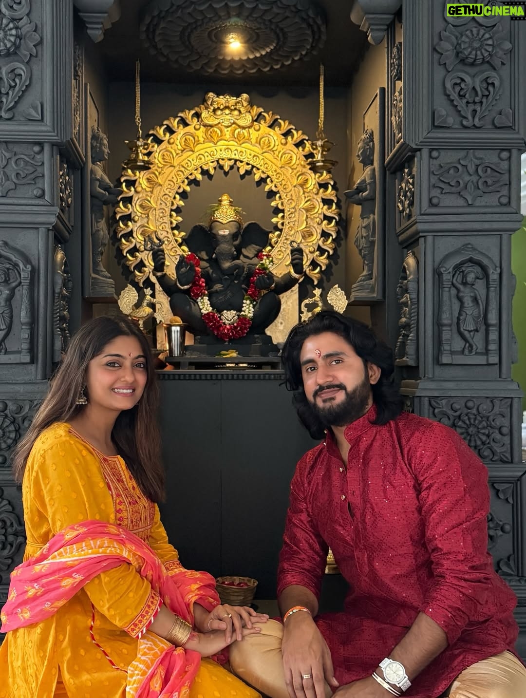 Rashmi Gupta - 3.6K Likes - Ganpati Bappa morya 🙏
Day 1 ke darshan 
..
#ganesh #ganeshchaturthi #ganpatibappamorya #ganpati #bappa #festival #prayer #bless #blessing #august #traditonal #rashmiguptaa09