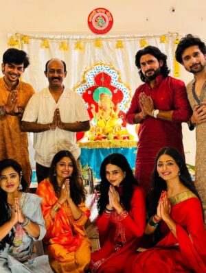 Rashmi Gupta Instagram - Ganpati Bappa morya 🙏
Day 1 ke darshan
..
#ganesh #ganeshchaturthi #ganpatibappamorya #ganpati #bappa #festival #prayer #bless #blessing #august #traditonal #rashmiguptaa09