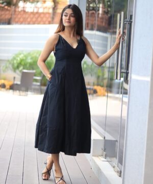Rashmi Gupta Instagram - 🖤😎
.
#photoshoot #photography #black #dress #model #rashmiguptaa09 #actor #goodmorning #happyme