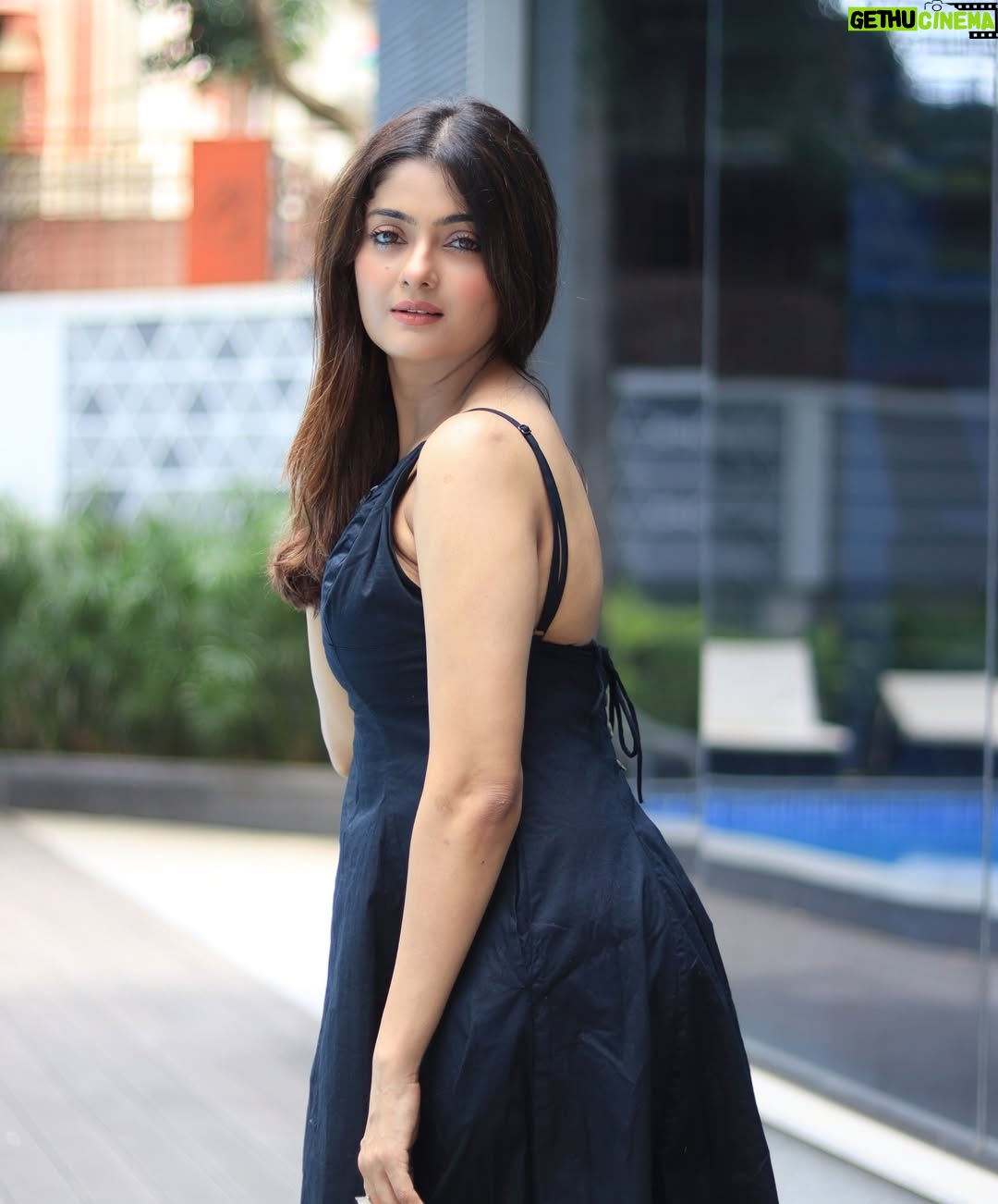 Rashmi Gupta - 4.2K Likes - 🖤😎
.
#photoshoot #photography #black #dress #model #rashmiguptaa09 #actor #goodmorning #happyme
