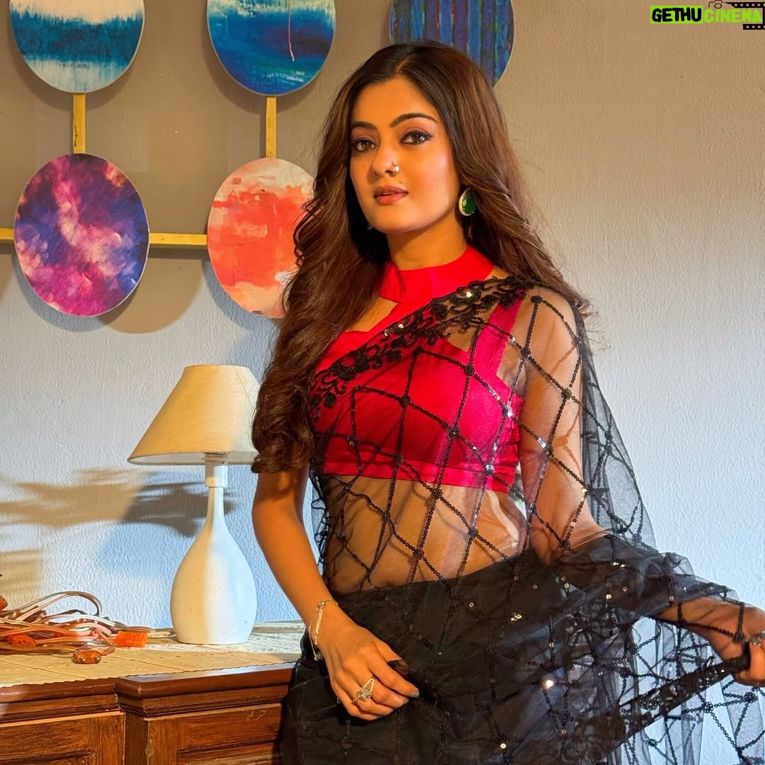 Rashmi Gupta - 4.8K Likes - flaunting  my serial wala look…
.
.
.
#serial #shooting #actor #rashmiguptaa09 #sareelook #sareelovers #photoshoot #goodmorning