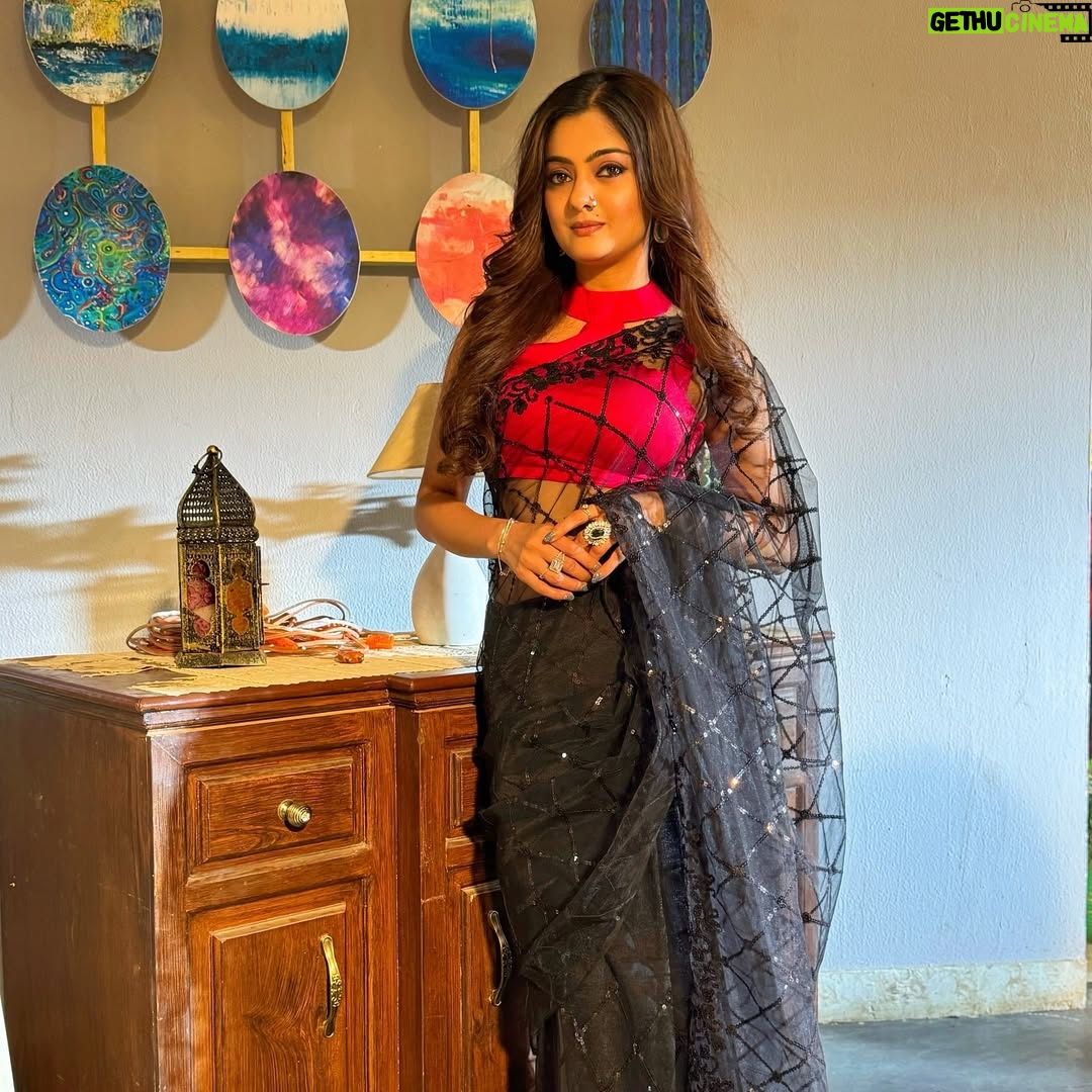 Rashmi Gupta - 4.8K Likes - flaunting  my serial wala look…
.
.
.
#serial #shooting #actor #rashmiguptaa09 #sareelook #sareelovers #photoshoot #goodmorning