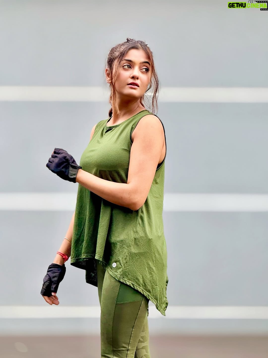 Rashmi Gupta - 3.9K Likes - Wanna feel comfortable try this @soiewoman 
Styling: @stylingyoursoul_co x @traag.in 
.
.
#gymwear #comfort #exercise #workout #photoshoot #model #rashmiguptaa09 #gymgirl #gymmotivation