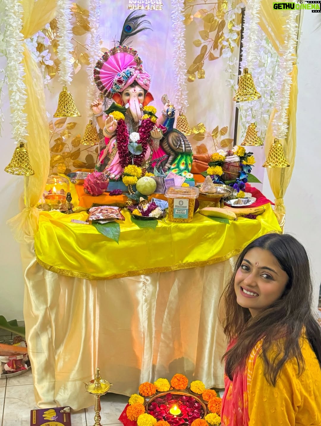 Rashmi Gupta - 3.6K Likes - Ganpati Bappa morya 🙏
Day 1 ke darshan 
..
#ganesh #ganeshchaturthi #ganpatibappamorya #ganpati #bappa #festival #prayer #bless #blessing #august #traditonal #rashmiguptaa09