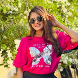 Rashmi Gupta Instagram - Just vibing with the song 💗🌸
.
.
#pink #pinkdress #photoshoot #photography #happygirl #pinkgirl #cute #flower #goodmorning