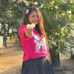 Rashmi Gupta Instagram - Just vibing with the song 💗🌸
.
.
#pink #pinkdress #photoshoot #photography #happygirl #pinkgirl #cute #flower #goodmorning