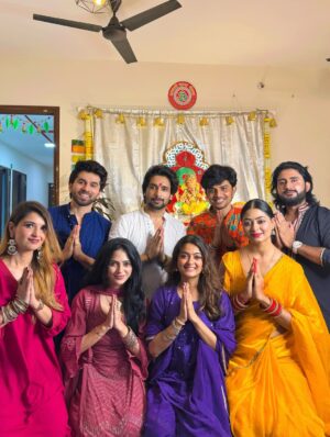 Rashmi Gupta Instagram - जिनका निर्माण हुआ है उनका विसर्जन भी निश्चित है ,
यही समझाने के लिए गणपति बप्पा आते हैं 🙏🙏
#ganpatibappamorya🙏 #ganeshchaturthi #ganesha #bappa #visarjan #ganpati #festivevibes❤️ #rashmiguptaa09