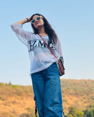 Rashmi Gupta Instagram - Spring fling 🤍🩶
.
.
#photoshoot #rashmiguptaa09 #fun #photos #instapost #trending #happyfaces