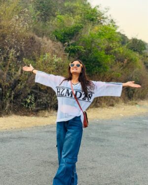 Rashmi Gupta Instagram - Spring fling 🤍🩶
.
.
#photoshoot #rashmiguptaa09 #fun #photos #instapost #trending #happyfaces