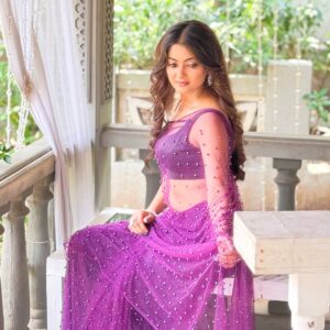 Rashmi Gupta Instagram - Vibing with the song & my outfit
.
.
#sareelove #indianwear #traditional #saree #rashmiguptaa09 #happy #beautiful #actor #tvshow #goodmorning