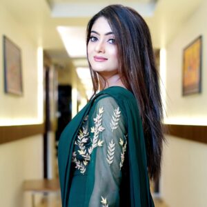 Rashmi Gupta Instagram - Tu hi dass kinni sohni lagga main??
.
.
Outfit- @pritisahnidesigns
Makeup- @parlour_priyanshi
#eid #eidmubarak2025 #rashmiguptaa09 #dress #designer #outfit #photography #photoshoot #newpost